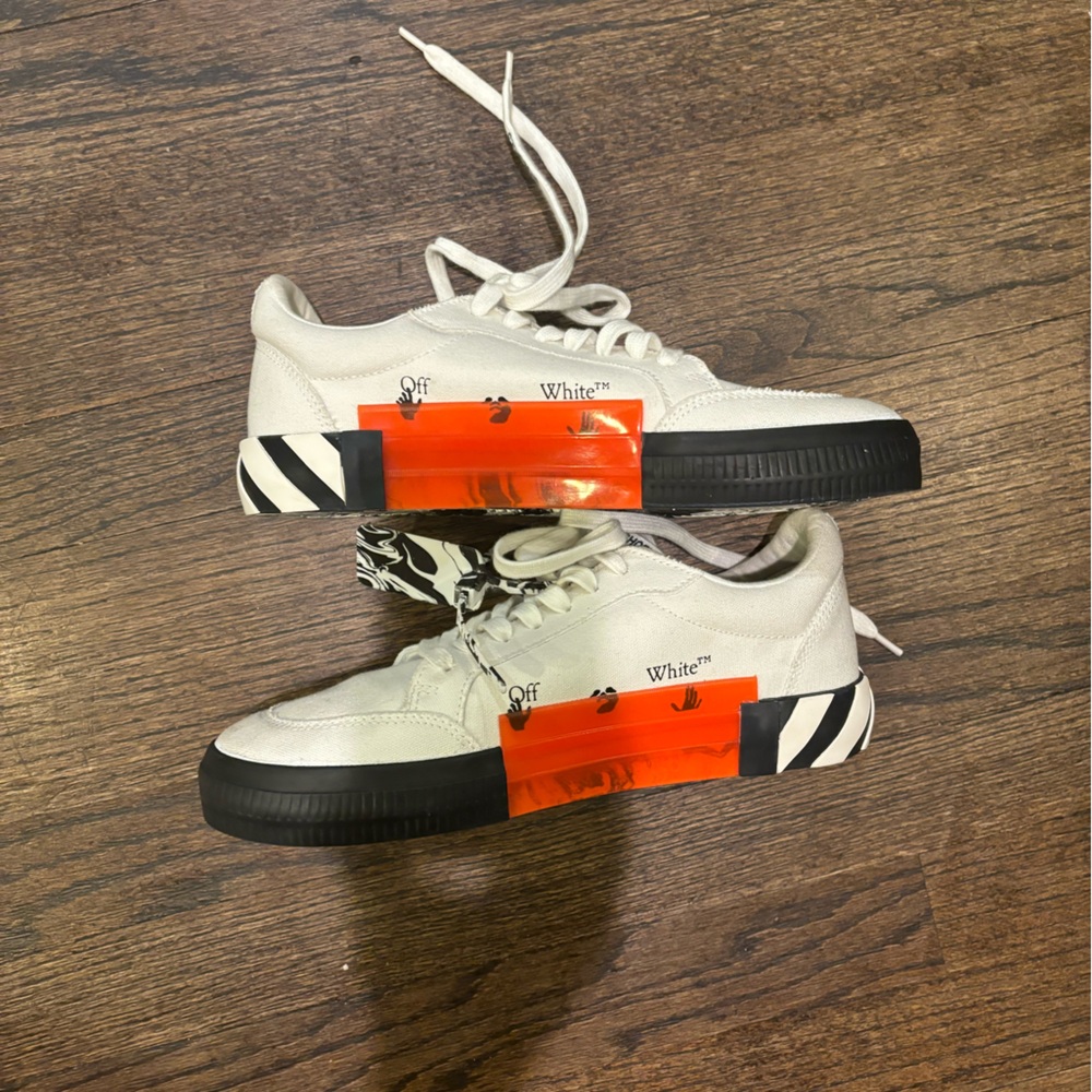 Off-White X Neiman Marcus low sneakers
